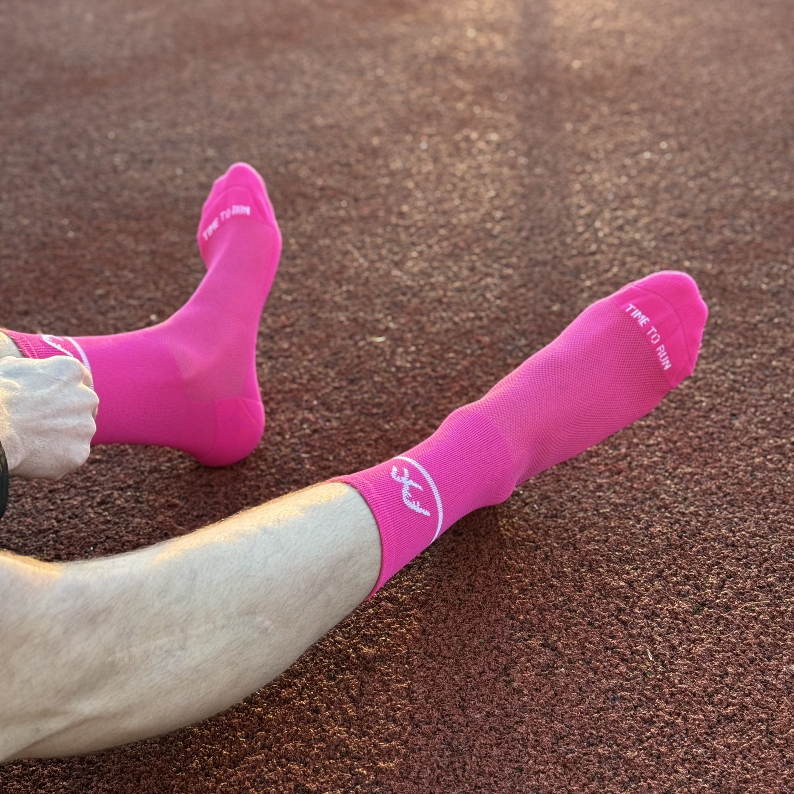 Neon pinke technische Laufsocke